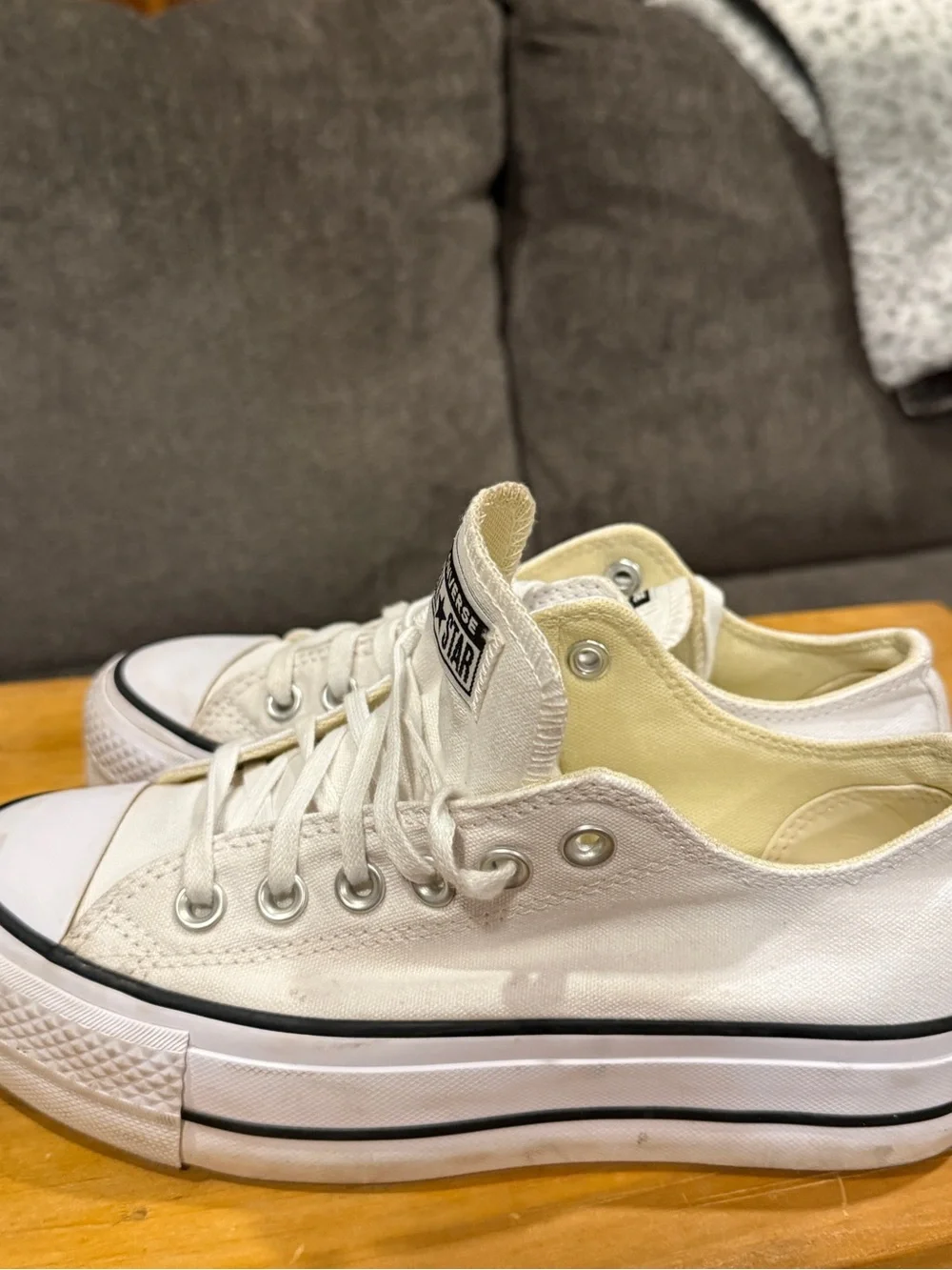 Platform Low-Top Canvas Sneakers Size women 6